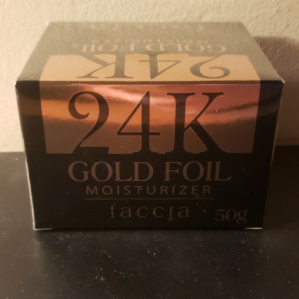 24k Gold Foil Moisturizer by Faccia